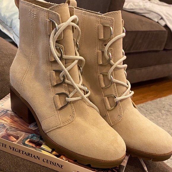 Sorel Shoes - Sorel Suede Boots NWT!